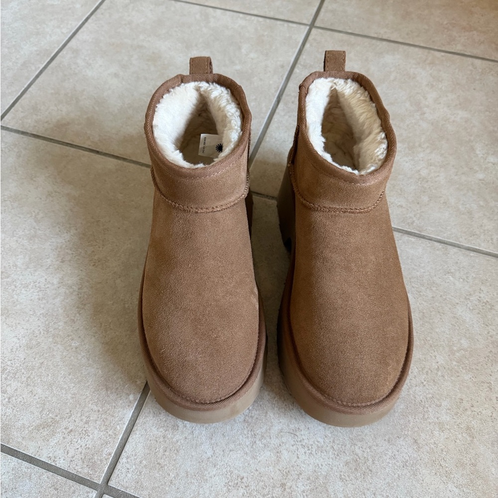 UGG
Classic ultra Mini New Heights